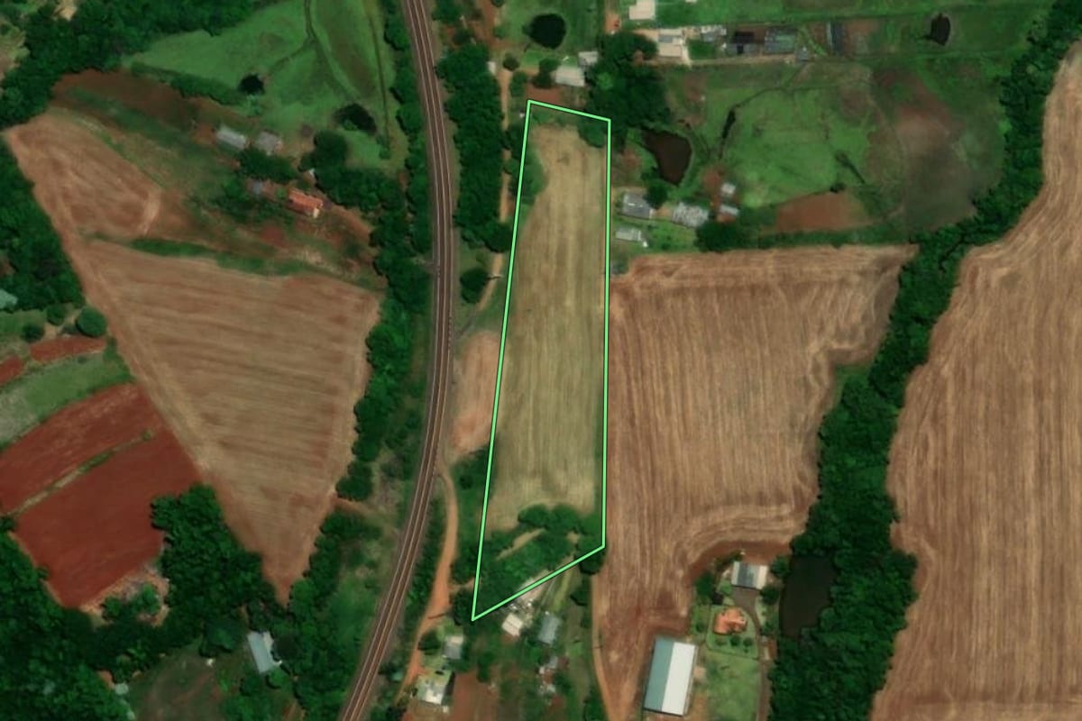 Imagem de satélite do imóvel rural em Santa Rosa (RS), com o contorno declarado no CAR desenhado por cima.