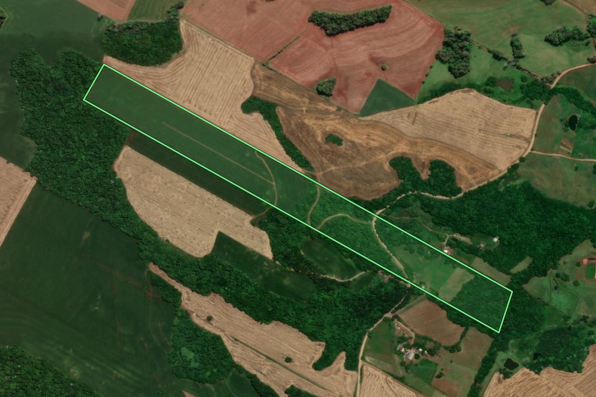 Imagem de satélite do imóvel rural em Santa Rosa (RS), com o contorno declarado no CAR desenhado por cima.