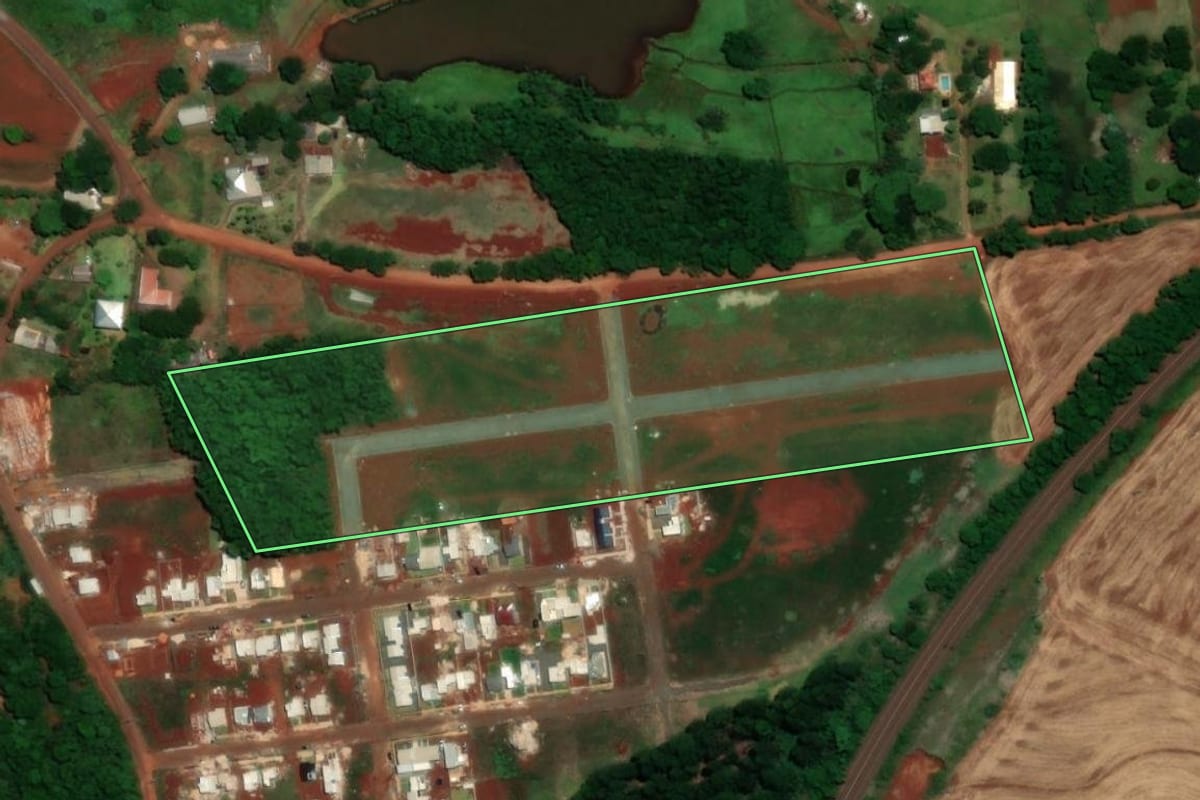 Imagem de satélite do imóvel rural em Santa Rosa (RS), com o contorno declarado no CAR desenhado por cima.