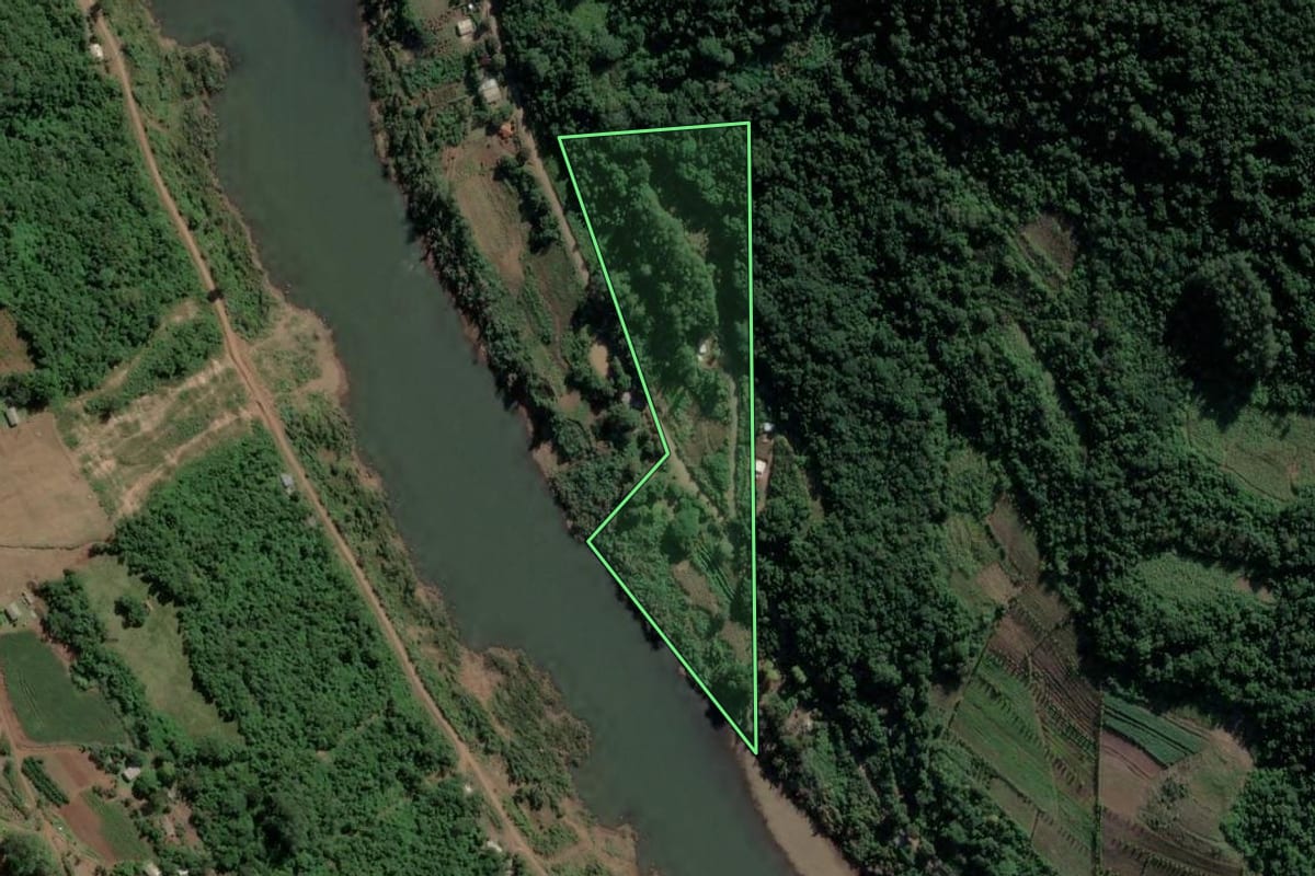 Imagem de satélite do imóvel rural em Santa Tereza (RS), com o contorno declarado no CAR desenhado por cima.