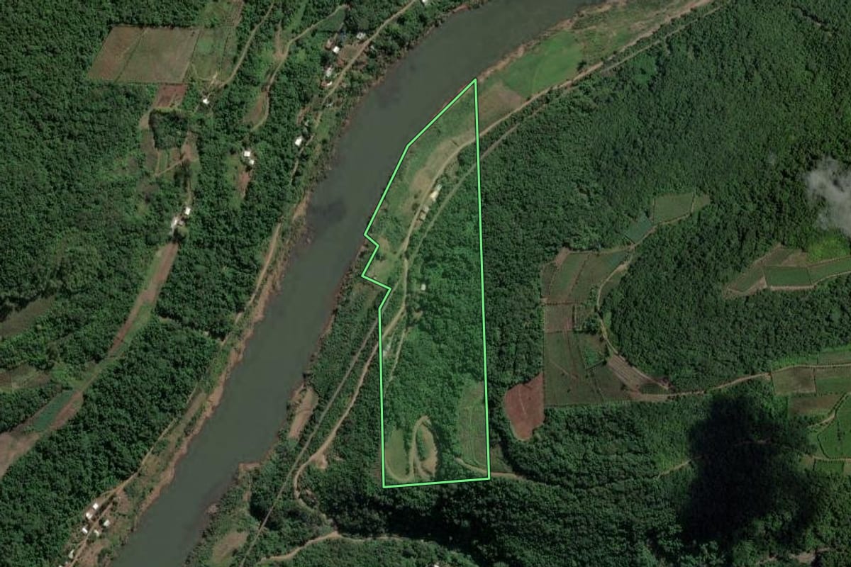 Imagem de satélite do imóvel rural em Santa Tereza (RS), com o contorno declarado no CAR desenhado por cima.