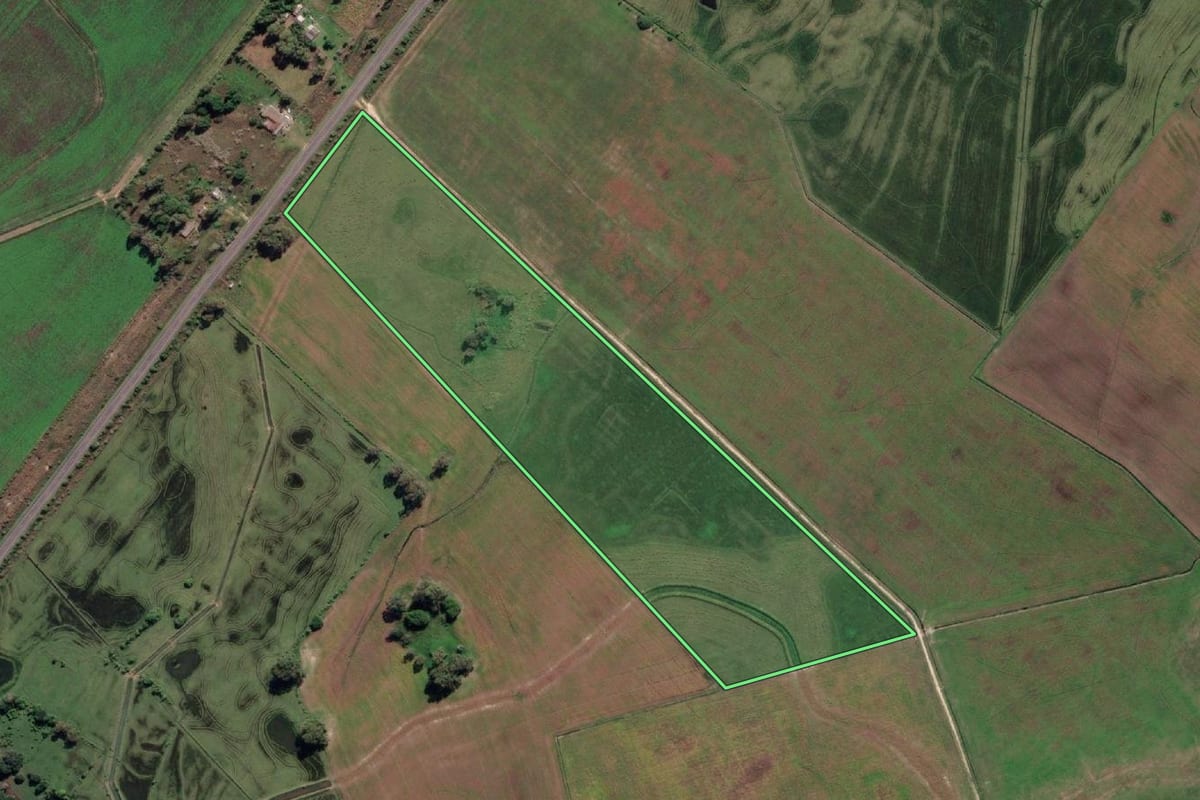 Imagem de satélite do imóvel rural em Santa Vitória do Palmar (RS), com o contorno declarado no CAR desenhado por cima.