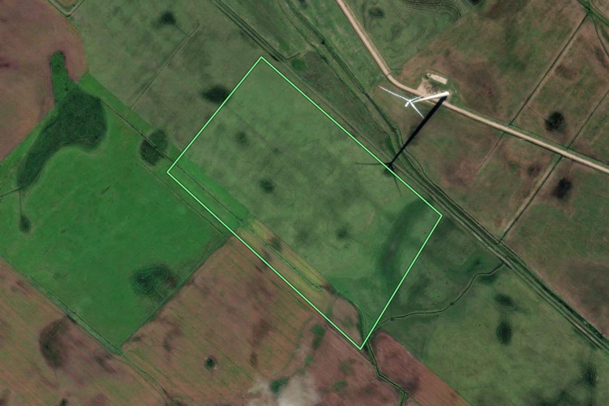 Imagem de satélite do imóvel rural em Santa Vitória do Palmar (RS), com o contorno declarado no CAR desenhado por cima.