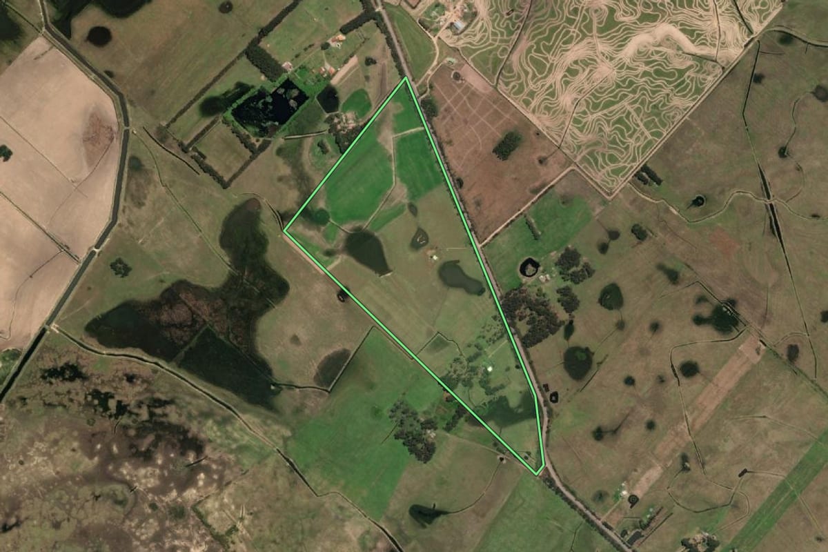 Imagem de satélite do imóvel rural em Santa Vitória do Palmar (RS), com o contorno declarado no CAR desenhado por cima.