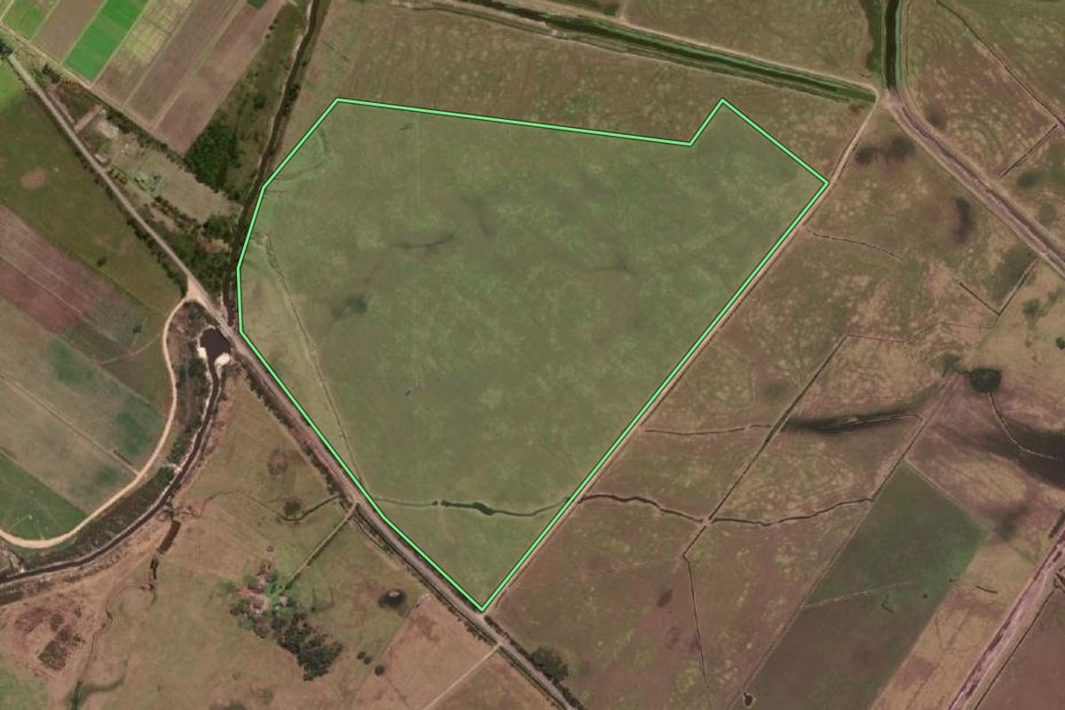 Imagem de satélite do imóvel rural em Santa Vitória do Palmar (RS), com o contorno declarado no CAR desenhado por cima.