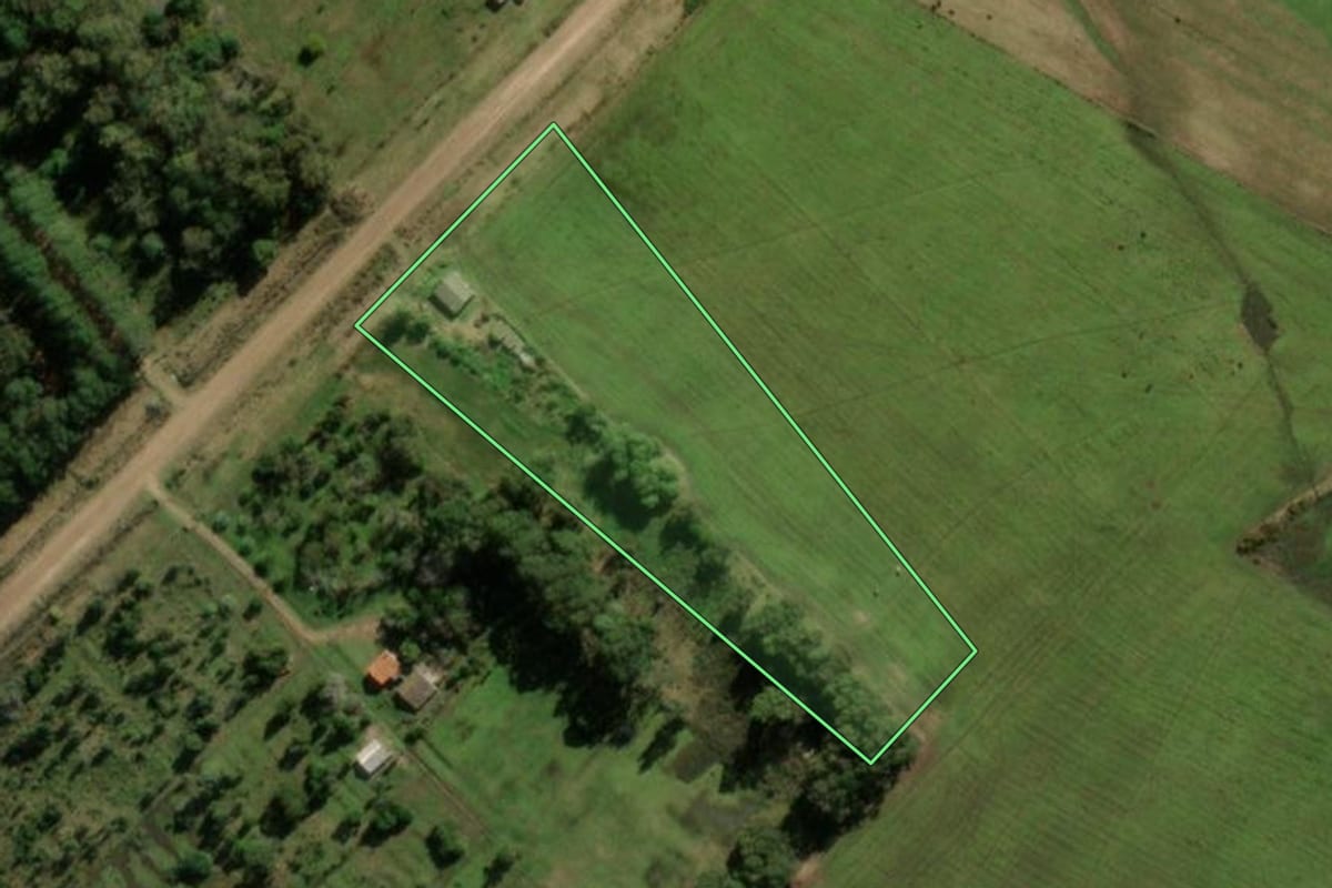 Imagem de satélite do imóvel rural em Santa Vitória do Palmar (RS), com o contorno declarado no CAR desenhado por cima.