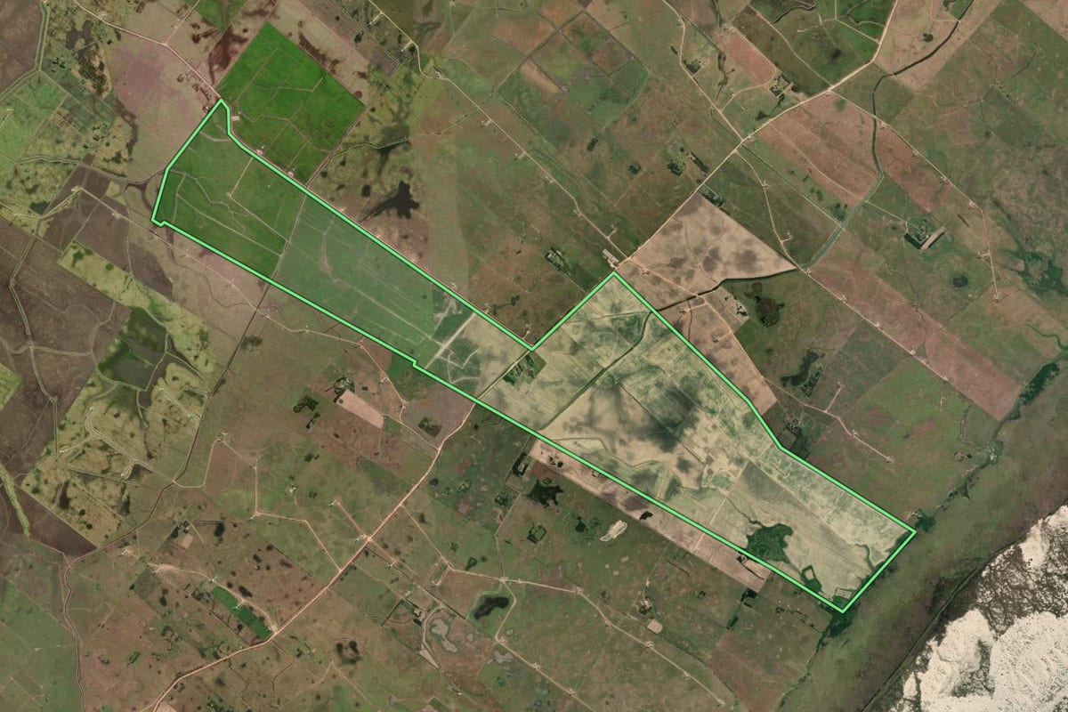 Imagem de satélite do imóvel rural em Santa Vitória do Palmar (RS), com o contorno declarado no CAR desenhado por cima.