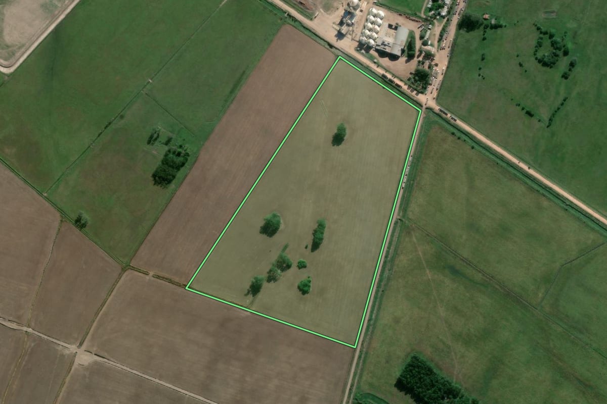 Imagem de satélite do imóvel rural em Santa Vitória do Palmar (RS), com o contorno declarado no CAR desenhado por cima.