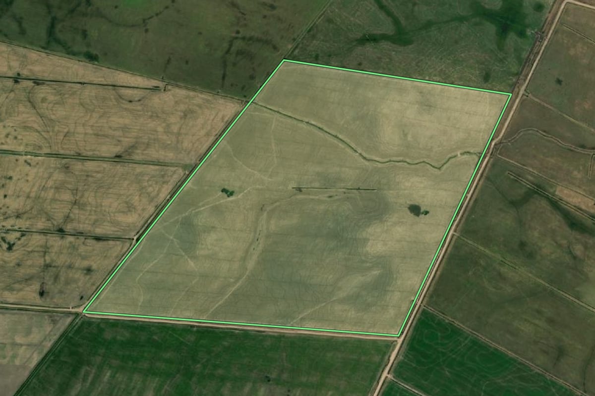 Imagem de satélite do imóvel rural em Santa Vitória do Palmar (RS), com o contorno declarado no CAR desenhado por cima.