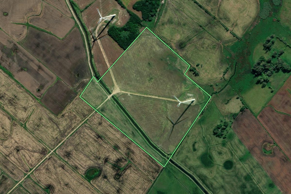 Imagem de satélite do imóvel rural em Santa Vitória do Palmar (RS), com o contorno declarado no CAR desenhado por cima.