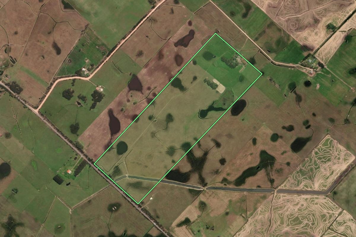 Imagem de satélite do imóvel rural em Santa Vitória do Palmar (RS), com o contorno declarado no CAR desenhado por cima.