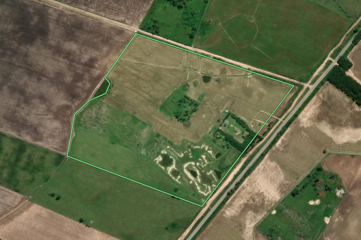 Imagem de satélite do imóvel rural em Santa Vitória do Palmar (RS), com o contorno declarado no CAR desenhado por cima.