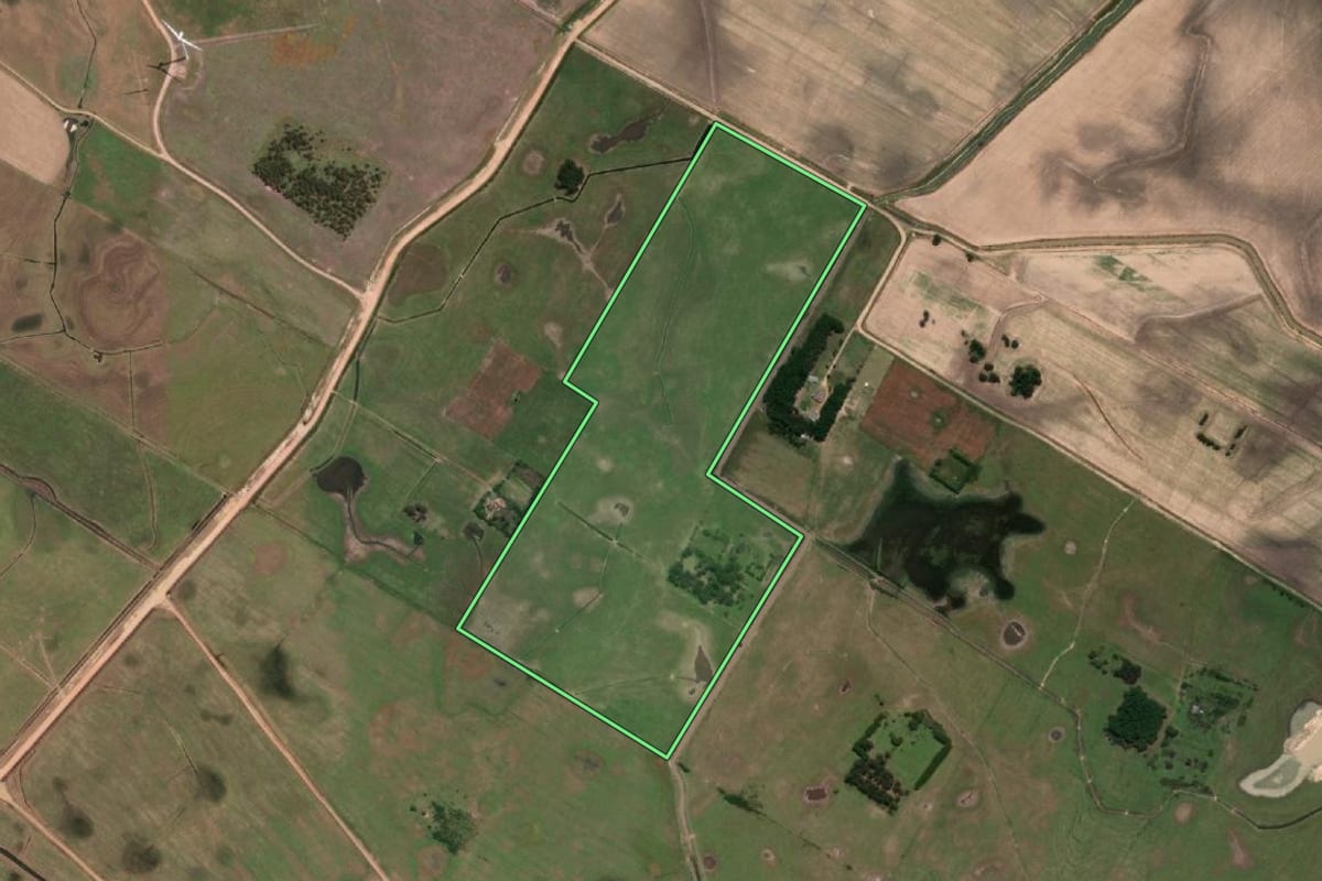 Imagem de satélite do imóvel rural em Santa Vitória do Palmar (RS), com o contorno declarado no CAR desenhado por cima.