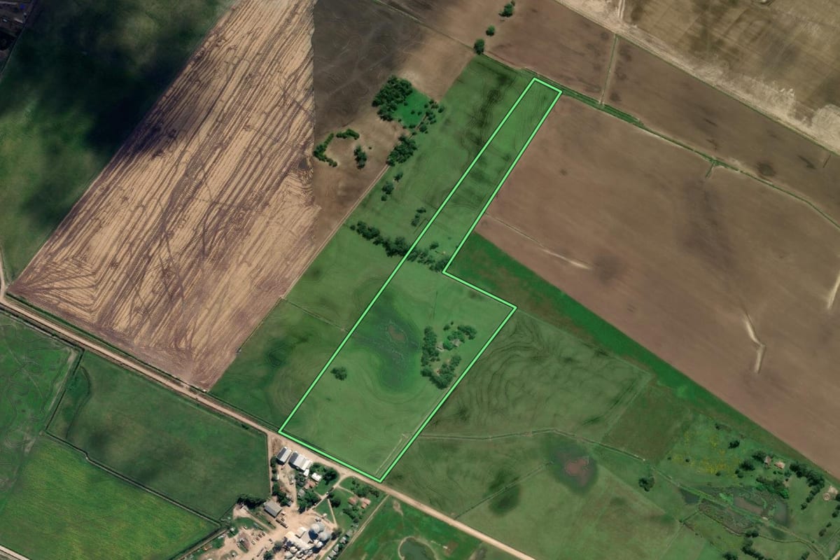 Imagem de satélite do imóvel rural em Santa Vitória do Palmar (RS), com o contorno declarado no CAR desenhado por cima.