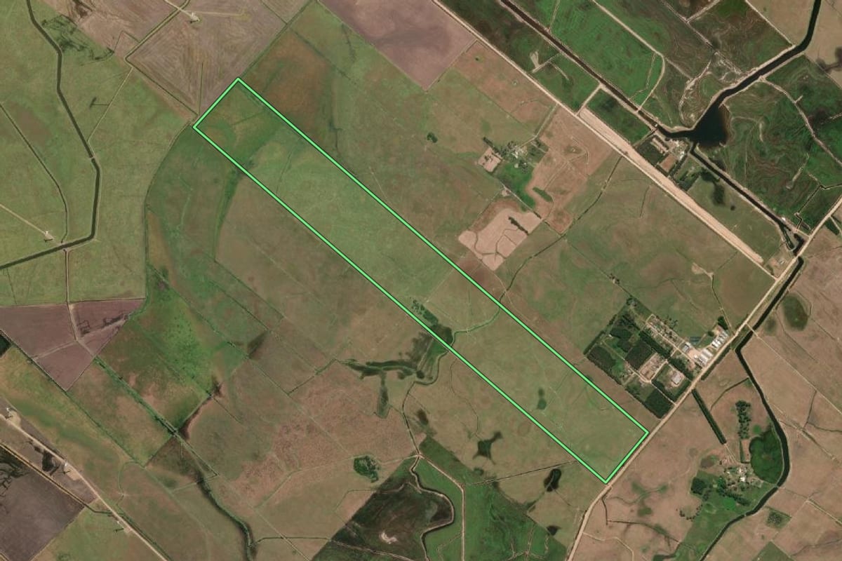 Imagem de satélite do imóvel rural em Santa Vitória do Palmar (RS), com o contorno declarado no CAR desenhado por cima.