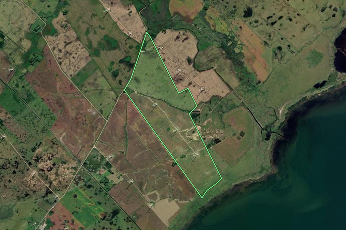 Imagem de satélite do imóvel rural em Santa Vitória do Palmar (RS), com o contorno declarado no CAR desenhado por cima.