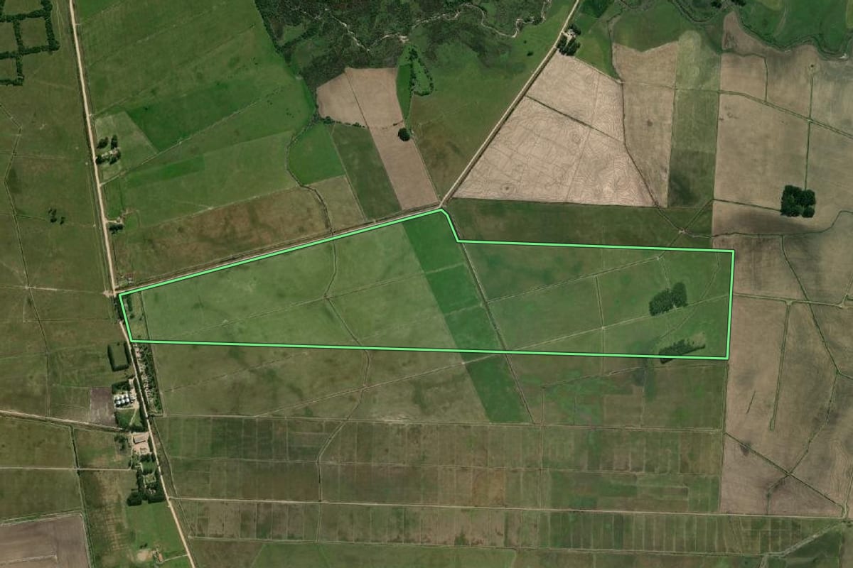 Imagem de satélite do imóvel rural em Santa Vitória do Palmar (RS), com o contorno declarado no CAR desenhado por cima.