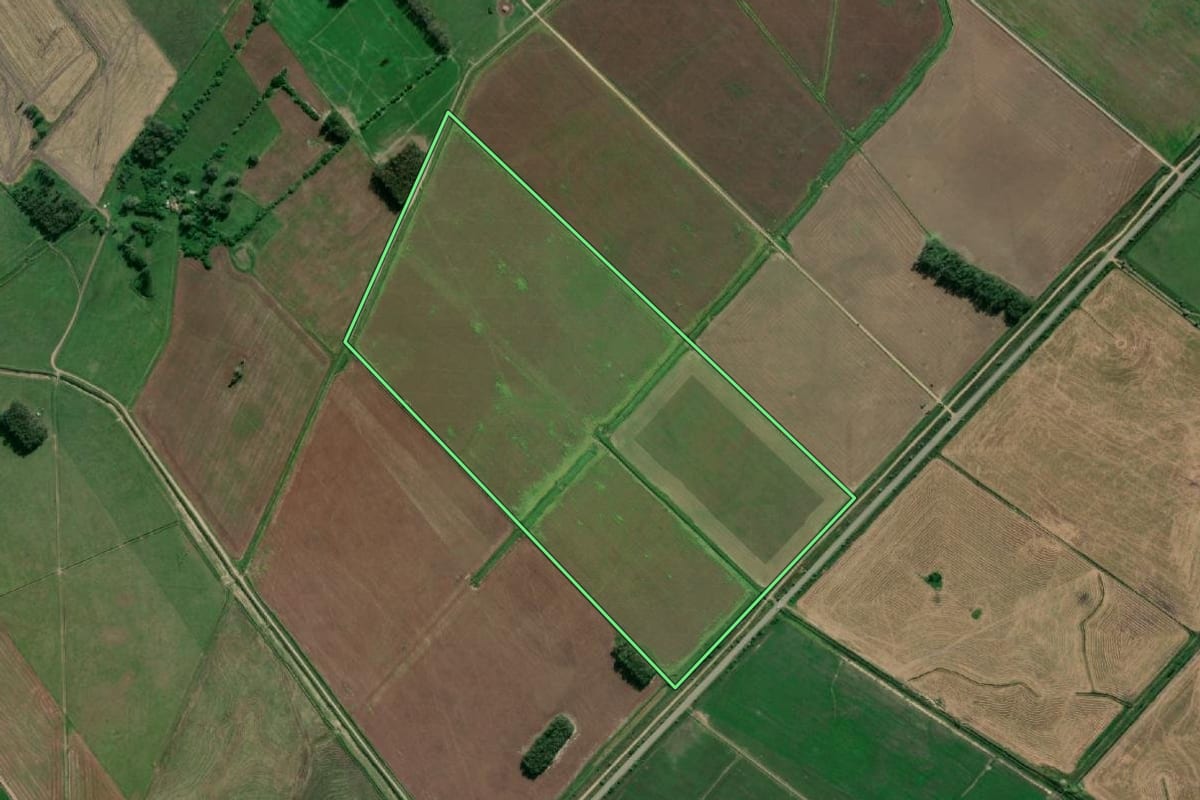 Imagem de satélite do imóvel rural em Santa Vitória do Palmar (RS), com o contorno declarado no CAR desenhado por cima.