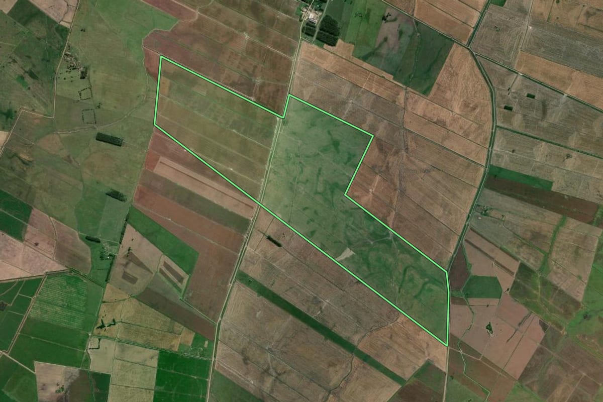 Imagem de satélite do imóvel rural em Santa Vitória do Palmar (RS), com o contorno declarado no CAR desenhado por cima.
