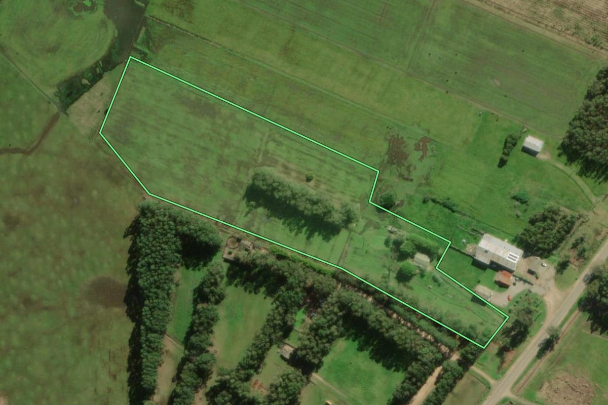 Imagem de satélite do imóvel rural em Santa Vitória do Palmar (RS), com o contorno declarado no CAR desenhado por cima.