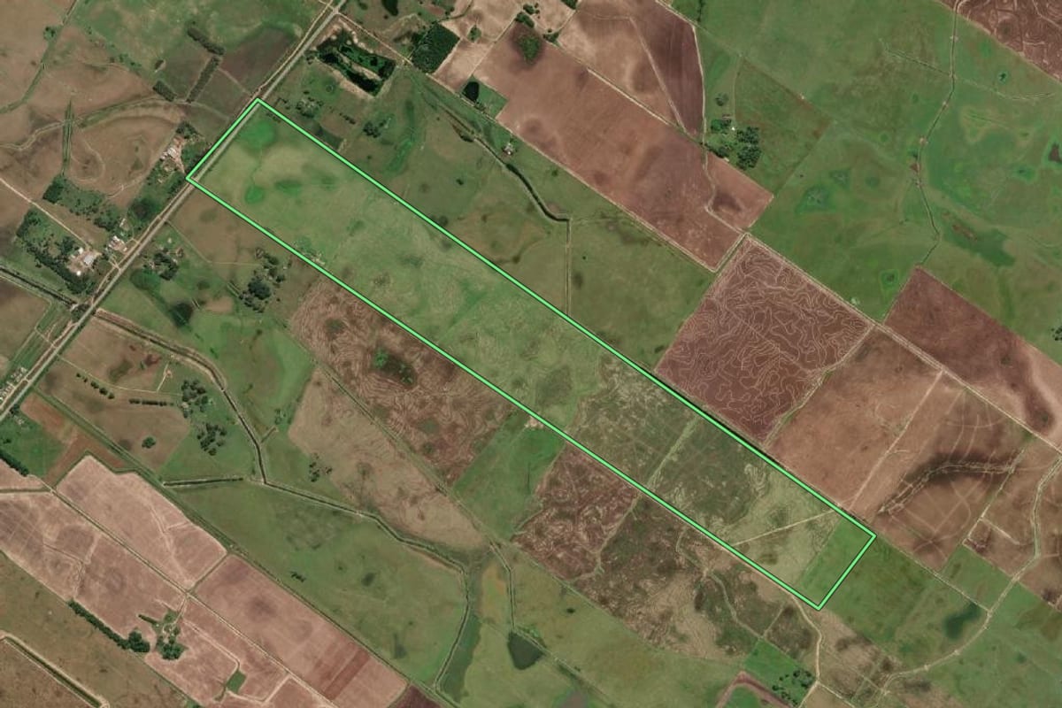 Imagem de satélite do imóvel rural em Santa Vitória do Palmar (RS), com o contorno declarado no CAR desenhado por cima.