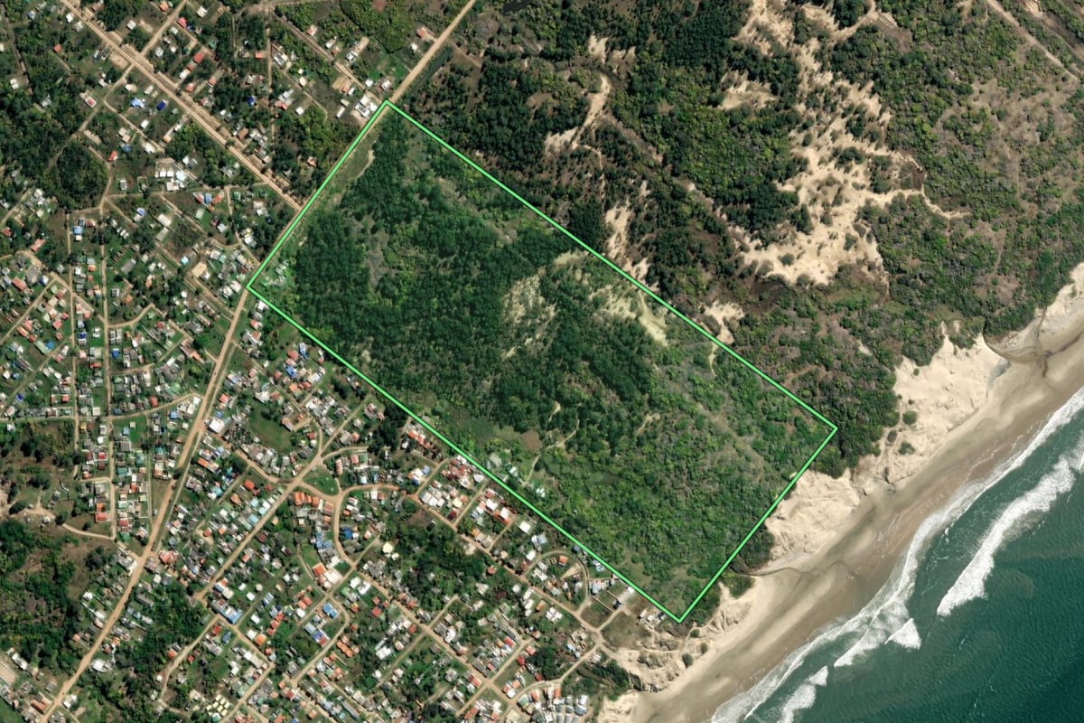 Imagem de satélite do imóvel rural em Santa Vitória do Palmar (RS), com o contorno declarado no CAR desenhado por cima.