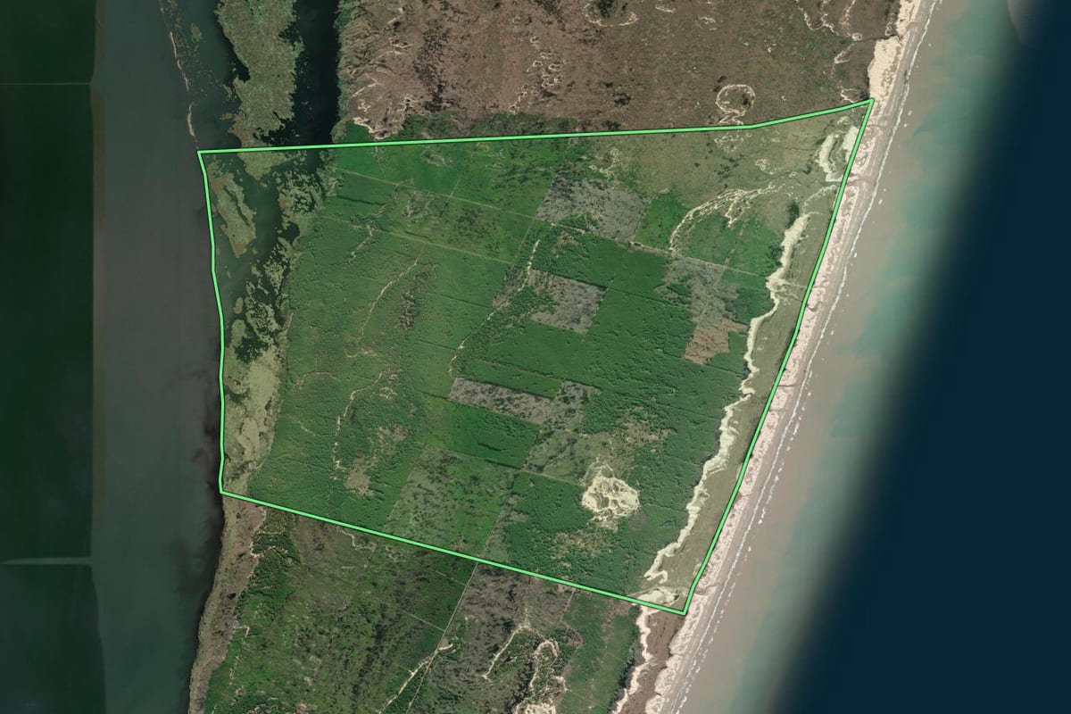 Imagem de satélite do imóvel rural em Santa Vitória do Palmar (RS), com o contorno declarado no CAR desenhado por cima.