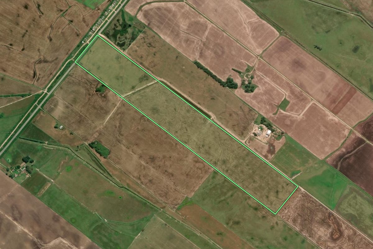 Imagem de satélite do imóvel rural em Santa Vitória do Palmar (RS), com o contorno declarado no CAR desenhado por cima.