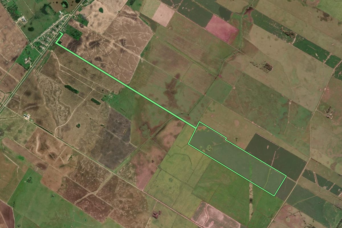Imagem de satélite do imóvel rural em Santa Vitória do Palmar (RS), com o contorno declarado no CAR desenhado por cima.