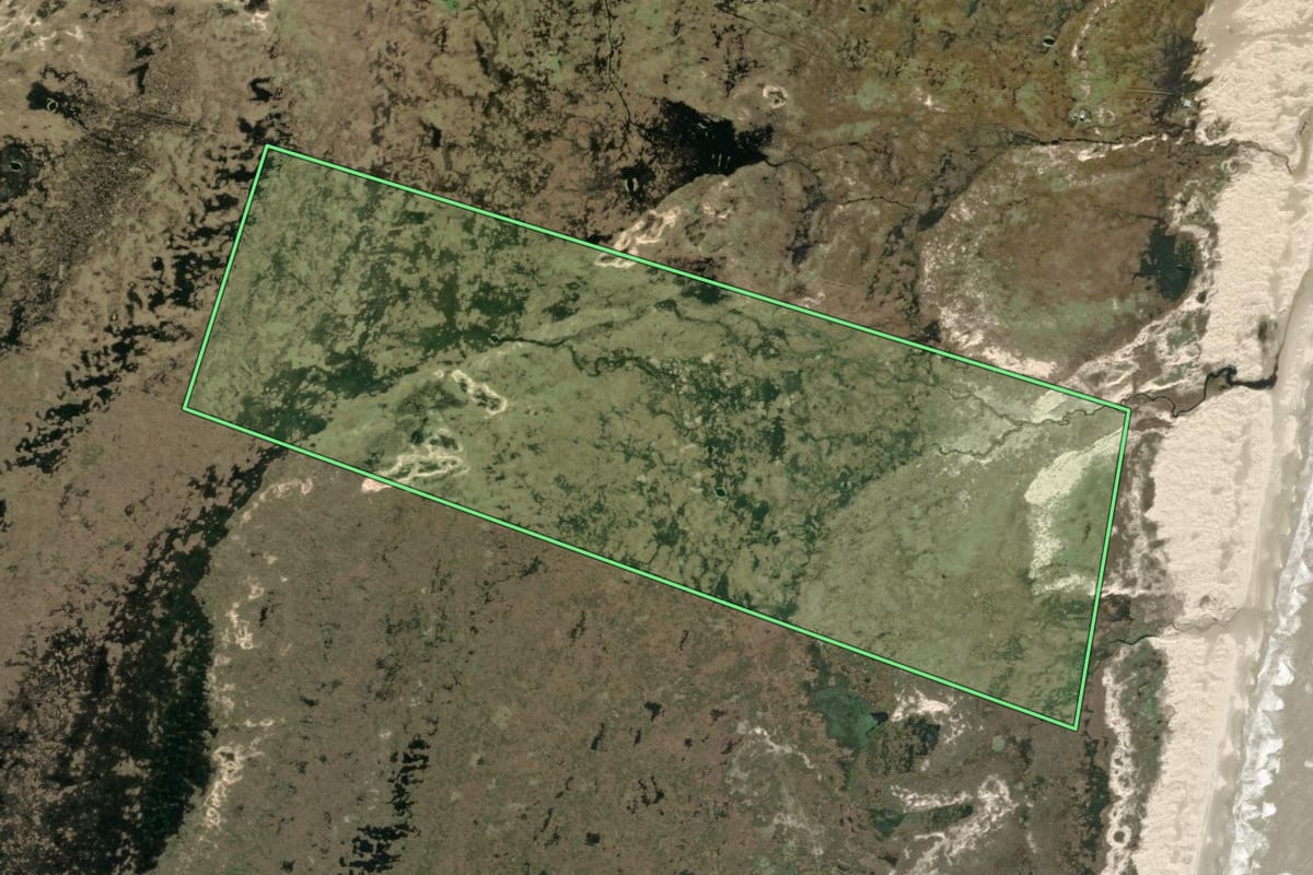 Imagem de satélite do imóvel rural em Santa Vitória do Palmar (RS), com o contorno declarado no CAR desenhado por cima.