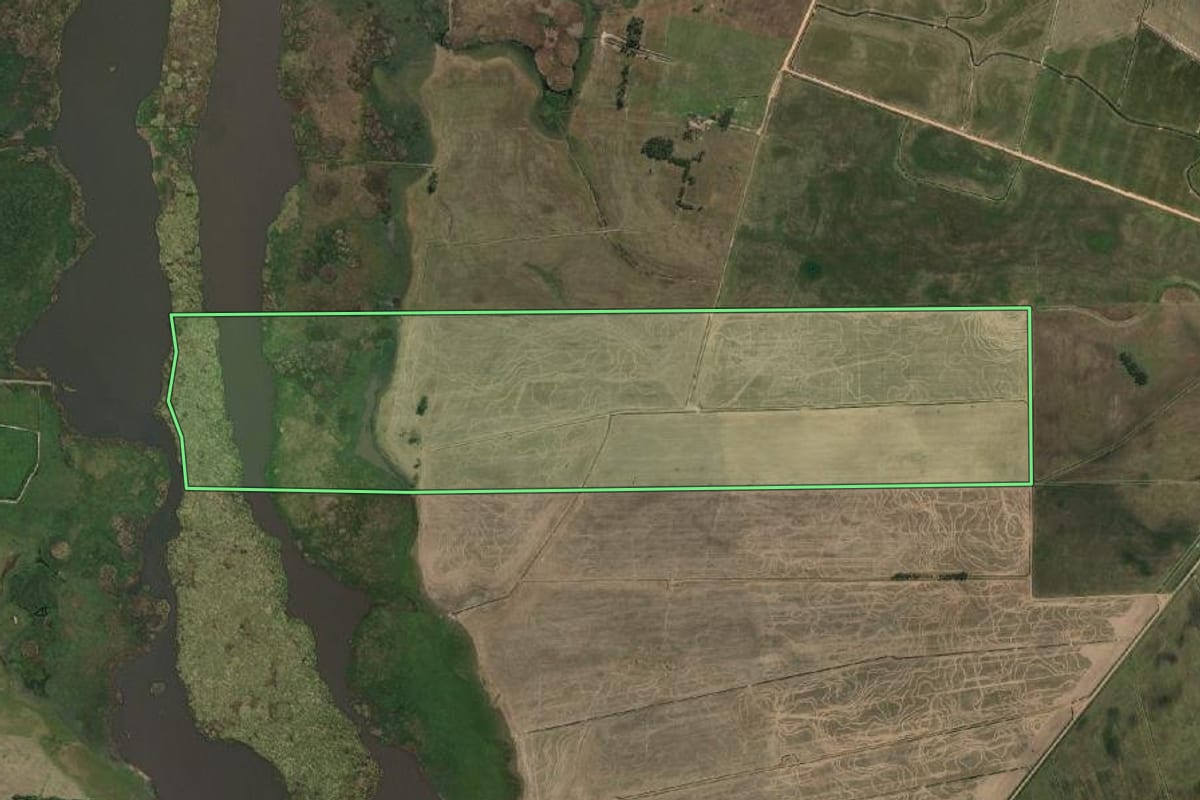 Imagem de satélite do imóvel rural em Santa Vitória do Palmar (RS), com o contorno declarado no CAR desenhado por cima.