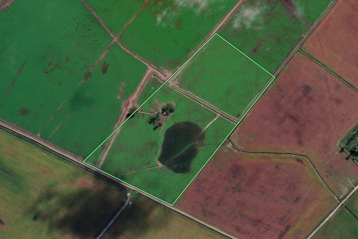 Imagem de satélite do imóvel rural em Santa Vitória do Palmar (RS), com o contorno declarado no CAR desenhado por cima.