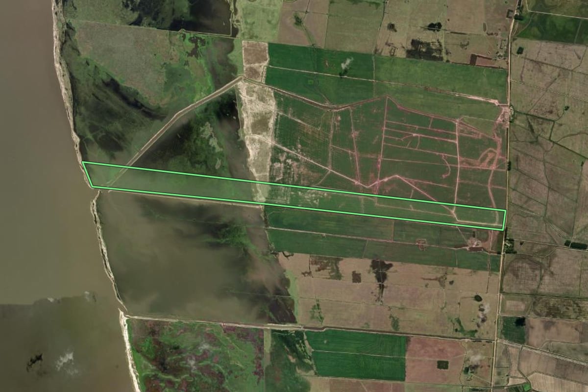 Imagem de satélite do imóvel rural em Santa Vitória do Palmar (RS), com o contorno declarado no CAR desenhado por cima.