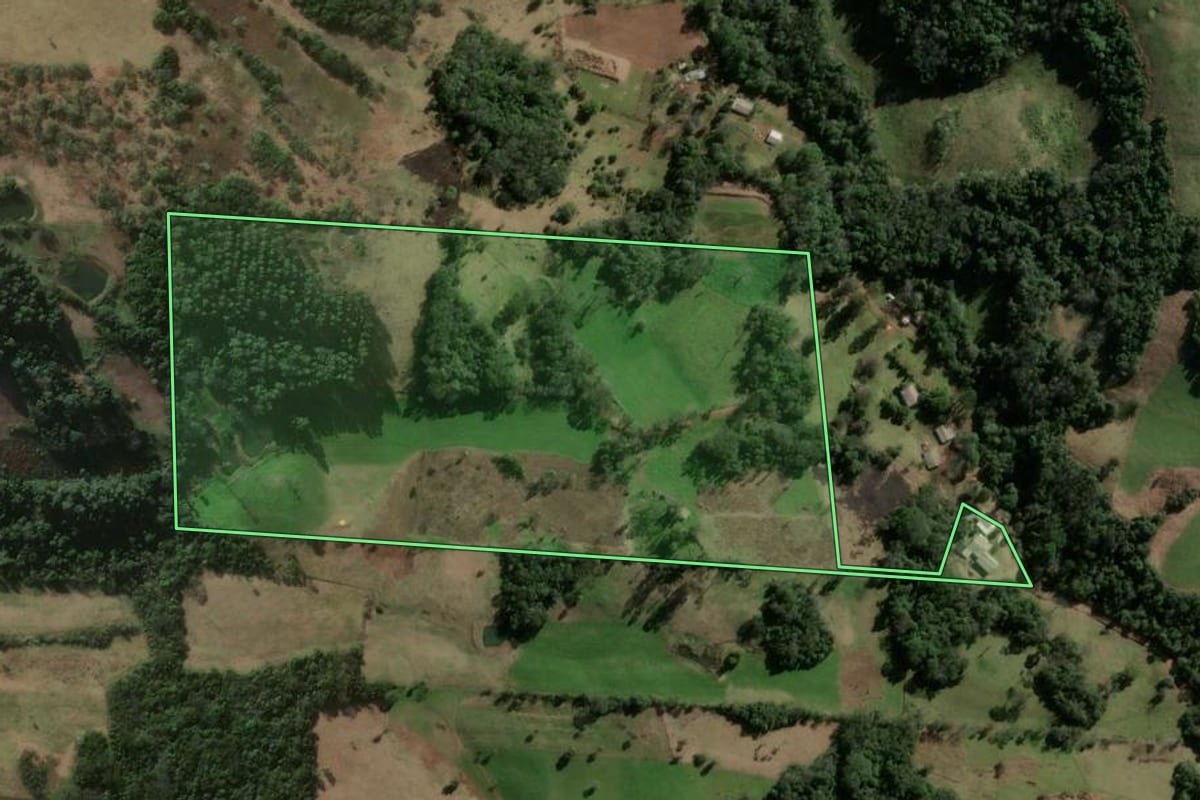 Imagem de satélite do imóvel rural em Santiago (RS), com o contorno declarado no CAR desenhado por cima.