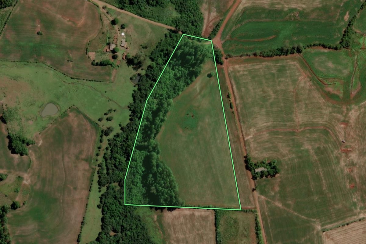 Imagem de satélite do imóvel rural em Santo Ângelo (RS), com o contorno declarado no CAR desenhado por cima.