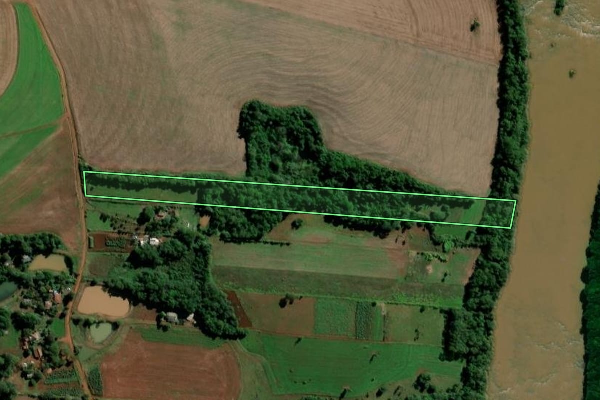 Imagem de satélite do imóvel rural em Santo Ângelo (RS), com o contorno declarado no CAR desenhado por cima.