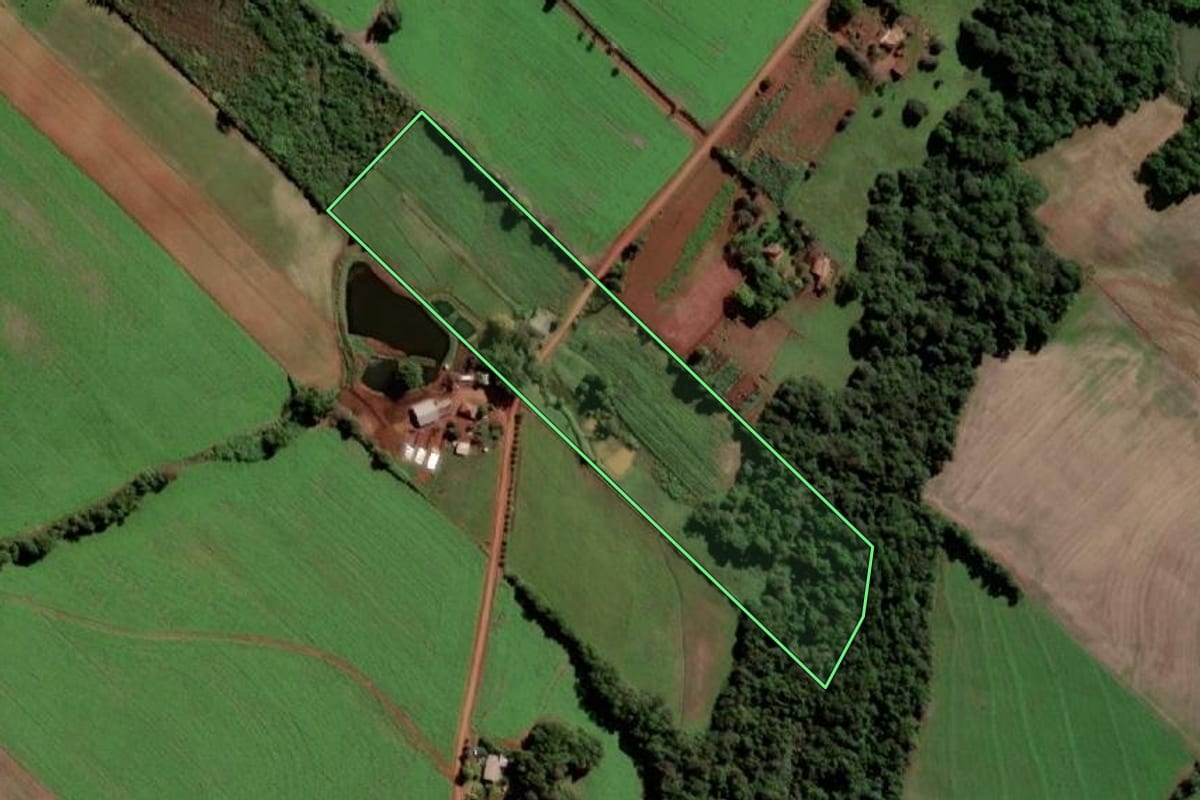 Imagem de satélite do imóvel rural em Santo Ângelo (RS), com o contorno declarado no CAR desenhado por cima.