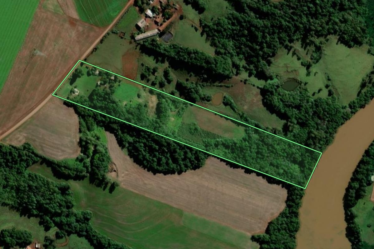 Imagem de satélite do imóvel rural em Santo Ângelo (RS), com o contorno declarado no CAR desenhado por cima.