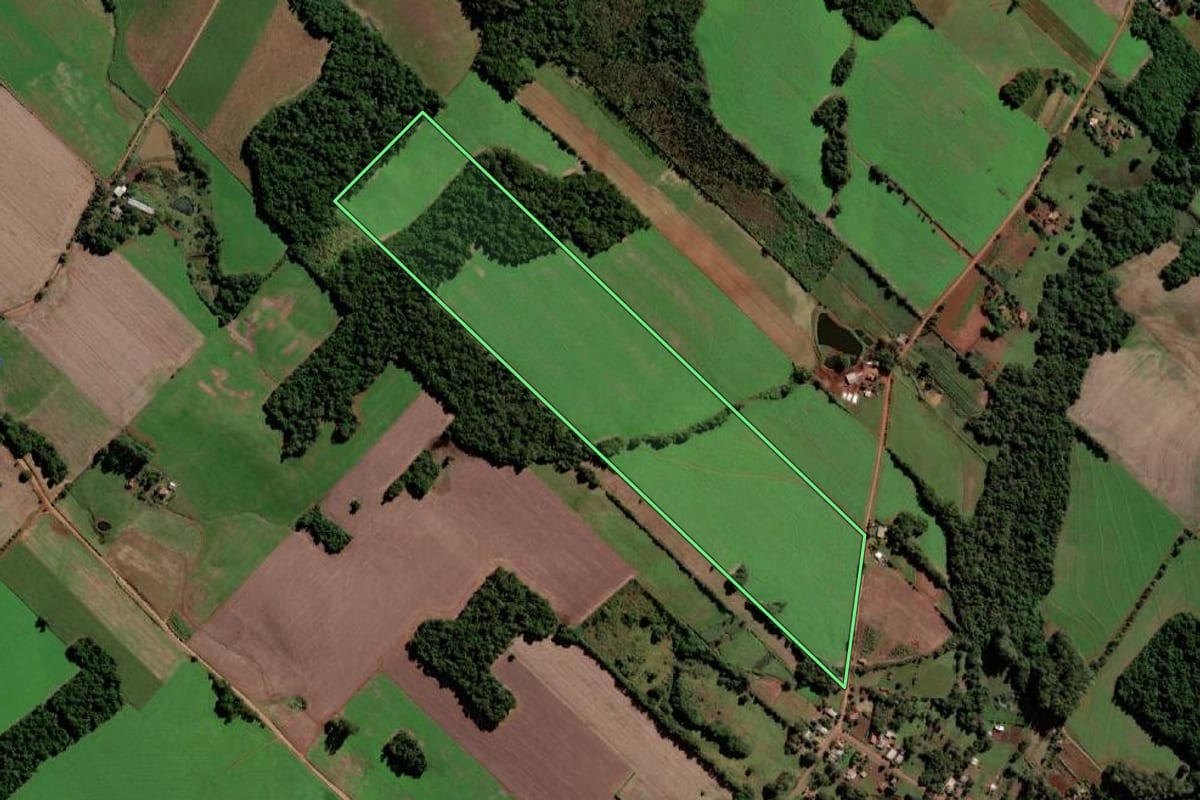 Imagem de satélite do imóvel rural em Santo Ângelo (RS), com o contorno declarado no CAR desenhado por cima.
