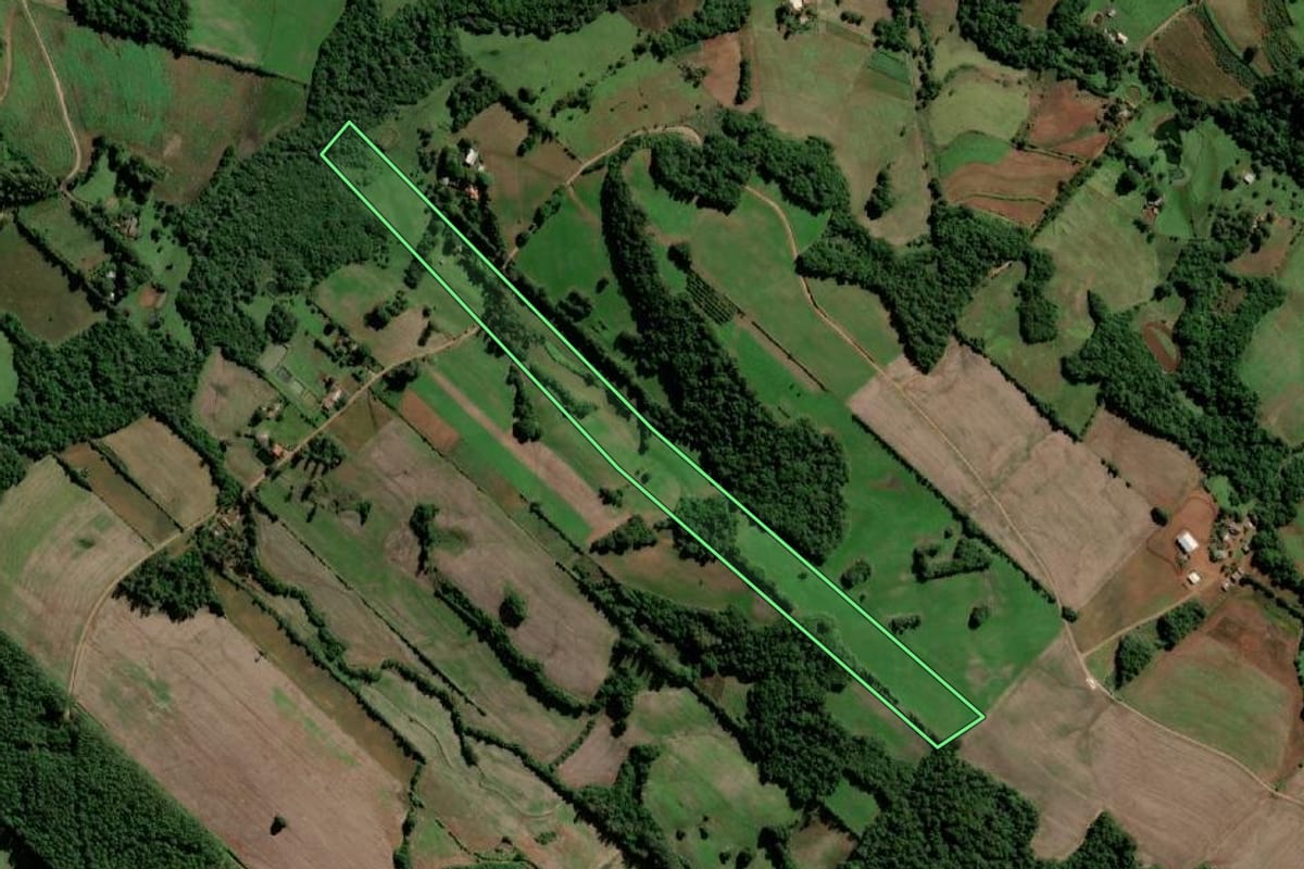 Imagem de satélite do imóvel rural em Santo Ângelo (RS), com o contorno declarado no CAR desenhado por cima.
