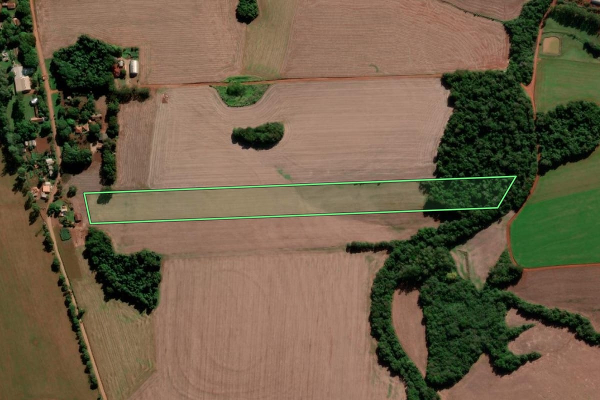 Imagem de satélite do imóvel rural em Santo Ângelo (RS), com o contorno declarado no CAR desenhado por cima.