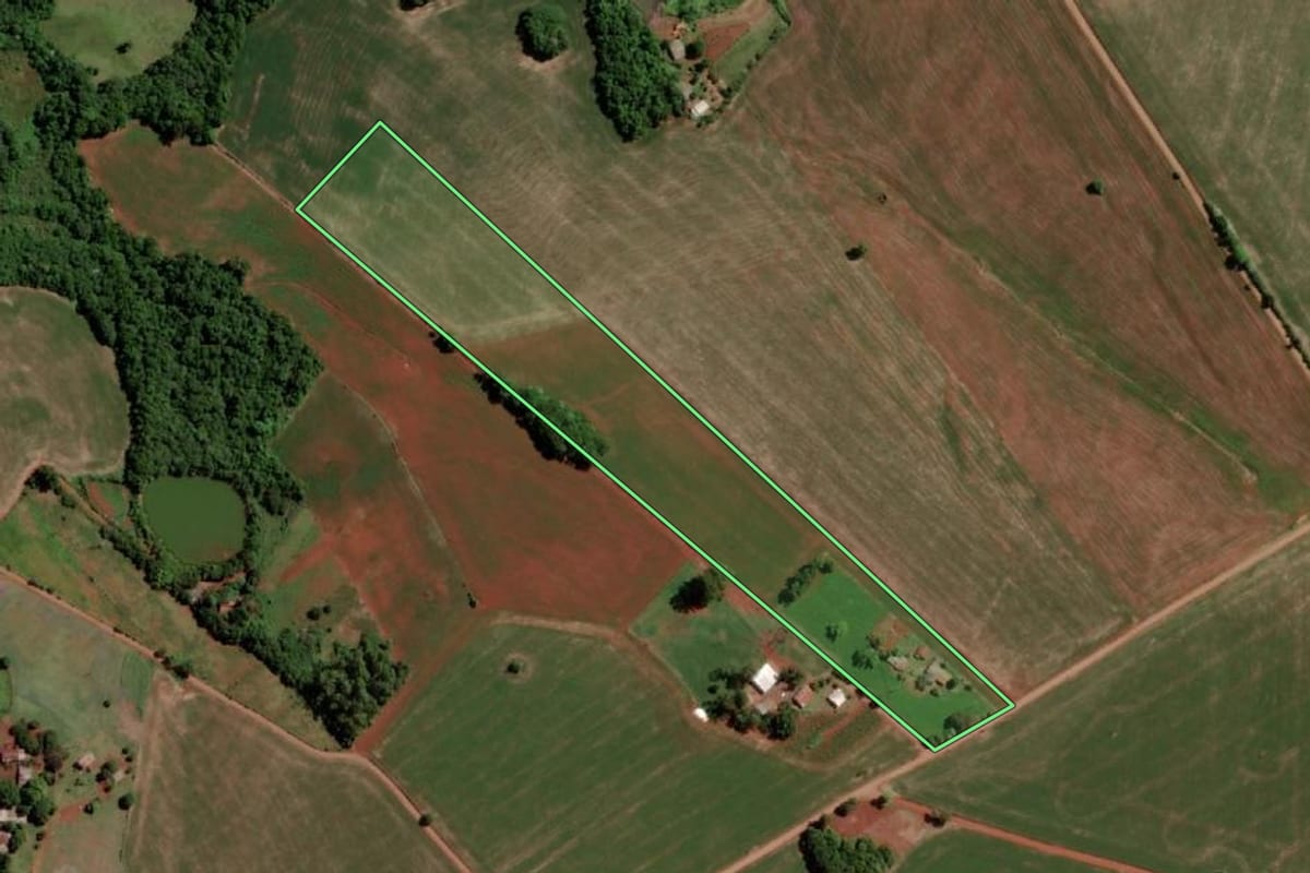 Imagem de satélite do imóvel rural em Santo Ângelo (RS), com o contorno declarado no CAR desenhado por cima.