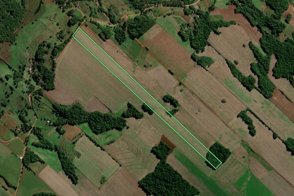 Imagem de satélite do imóvel rural em Santo Ângelo (RS), com o contorno declarado no CAR desenhado por cima.