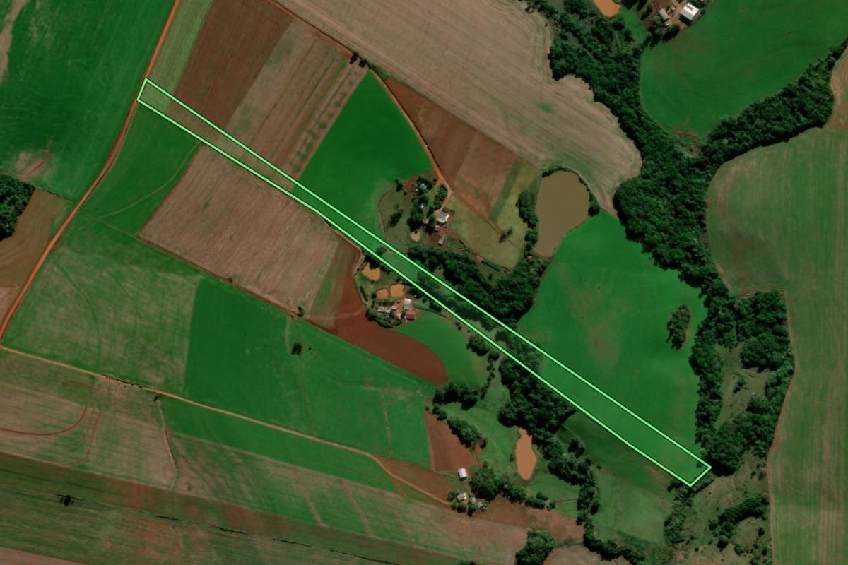 Imagem de satélite do imóvel rural em Santo Ângelo (RS), com o contorno declarado no CAR desenhado por cima.