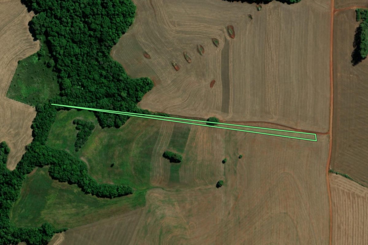 Imagem de satélite do imóvel rural em Santo Ângelo (RS), com o contorno declarado no CAR desenhado por cima.