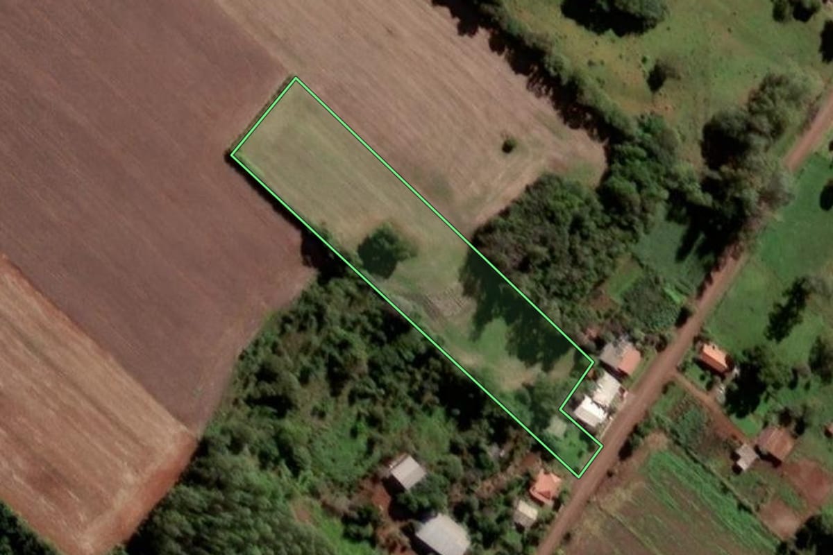 Imagem de satélite do imóvel rural em Santo Ângelo (RS), com o contorno declarado no CAR desenhado por cima.