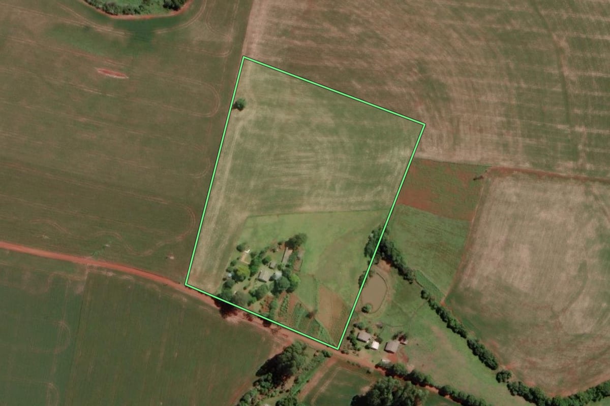 Imagem de satélite do imóvel rural em Santo Ângelo (RS), com o contorno declarado no CAR desenhado por cima.