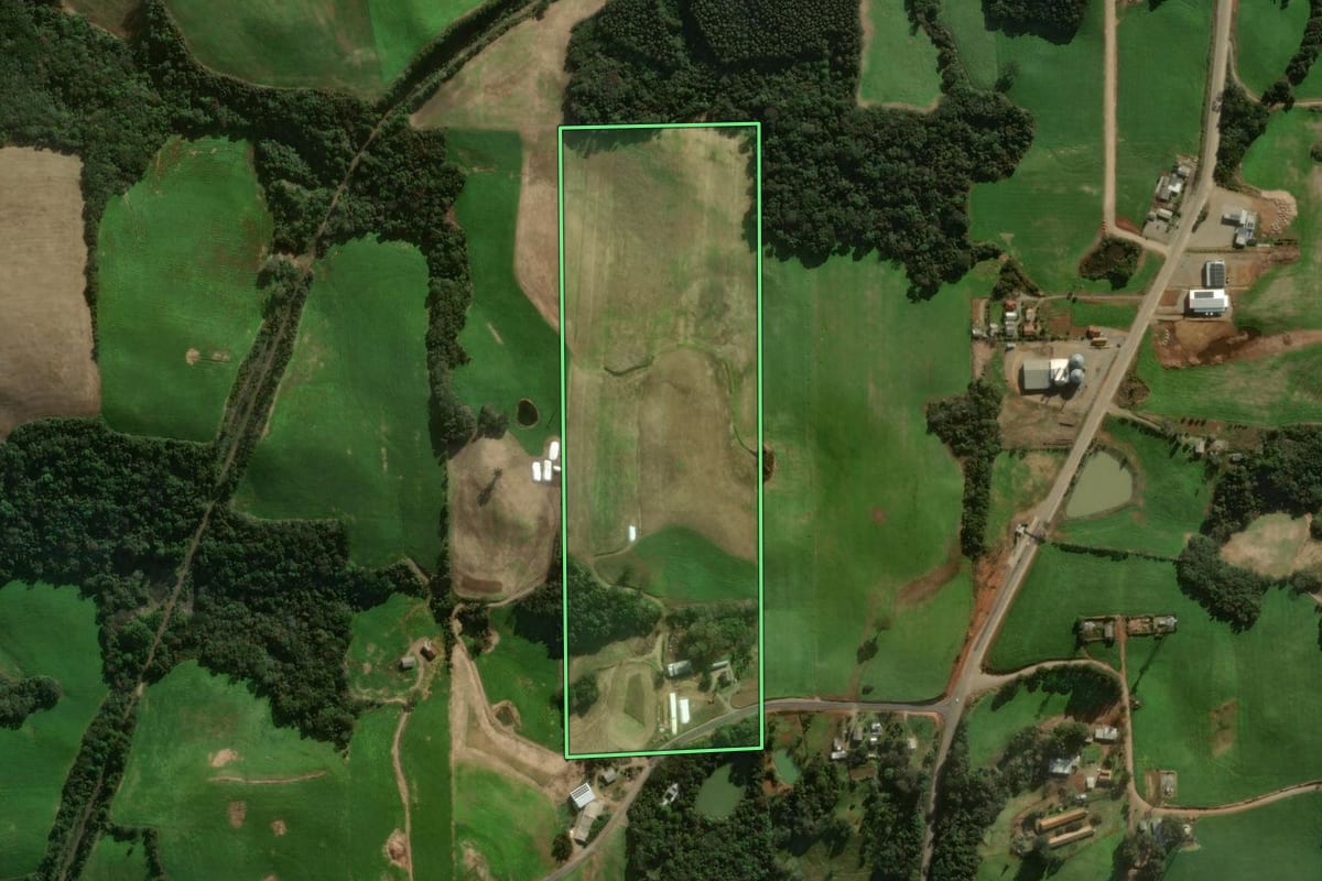 Imagem de satélite do imóvel rural em Santo Antônio do Palma (RS), com o contorno declarado no CAR desenhado por cima.