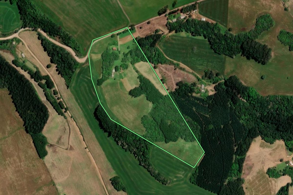 Imagem de satélite do imóvel rural em Santo Antônio do Palma (RS), com o contorno declarado no CAR desenhado por cima.