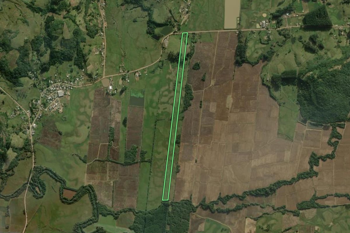 Imagem de satélite do imóvel rural em Santo Antônio da Patrulha (RS), com o contorno declarado no CAR desenhado por cima.